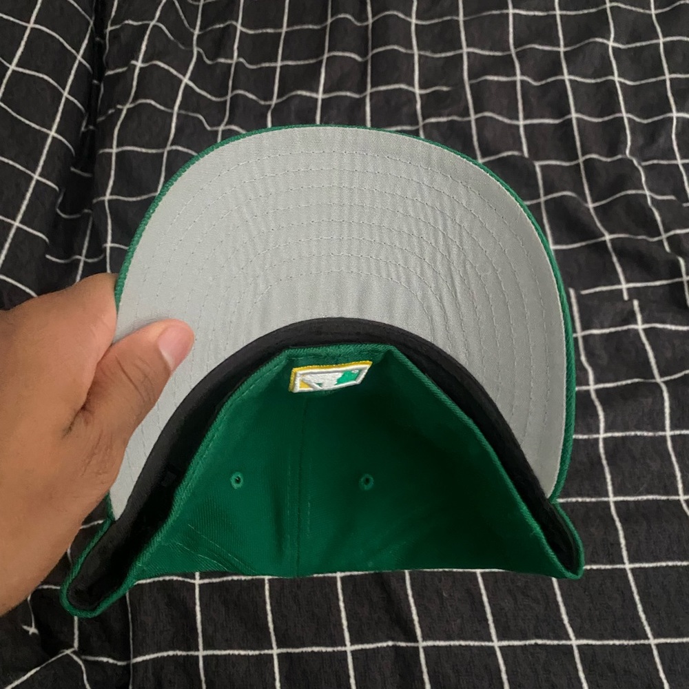 OAKLAND ATHLETICS FITTED HAT (size 7 1/4)